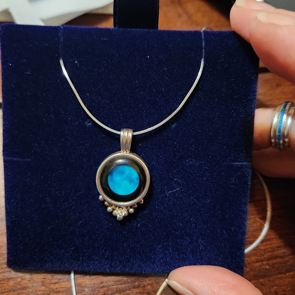 Chic Silver Necklace with Turquoise Pendant
